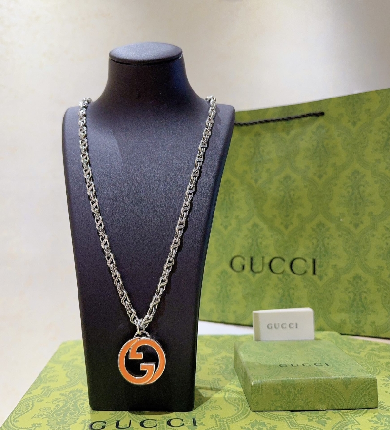 G*u*i necklaces